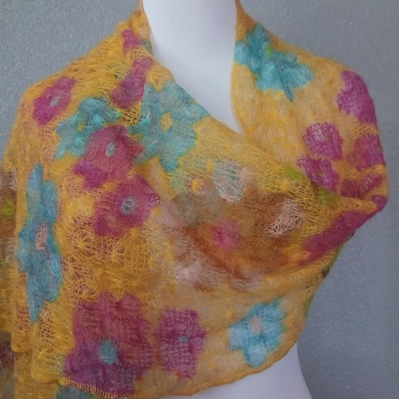 Scarve  ( box T ) box A - Picture 2 of 3